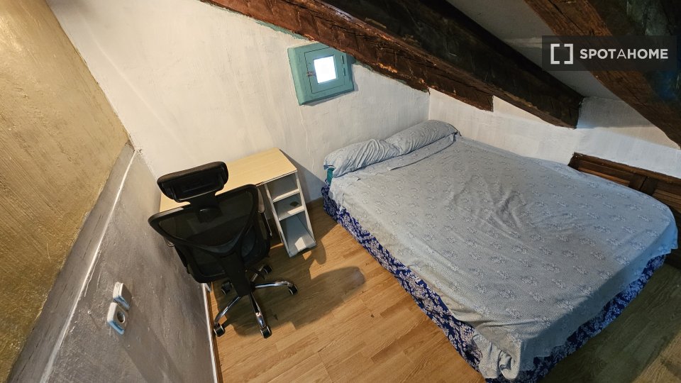 Habitación en piso de 1 dormitorio en alquiler en Embajadores, Madrid.