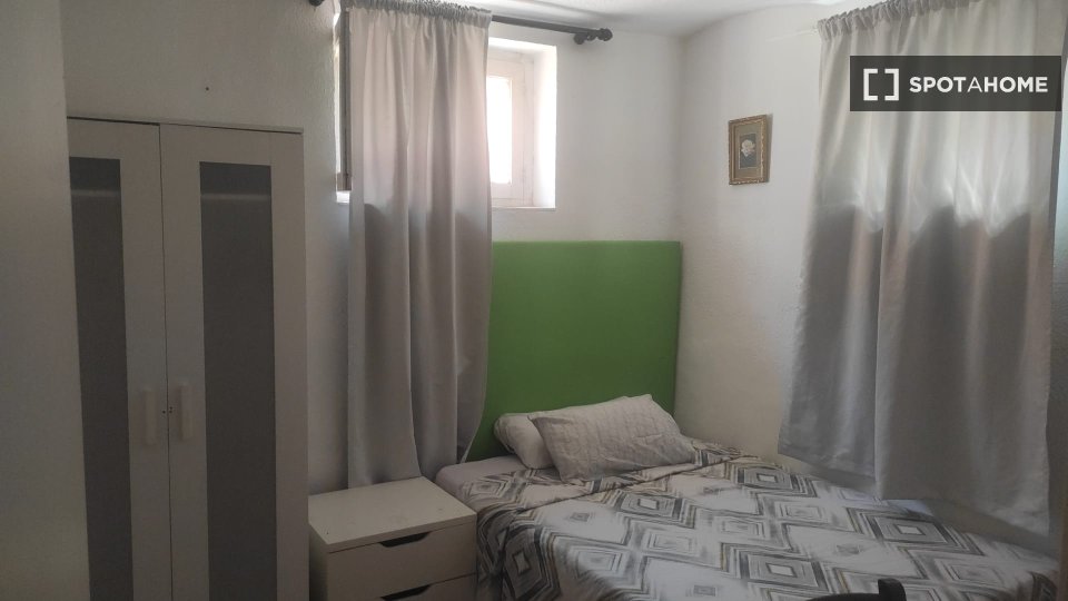 Double room Madrid, 10 beds, 200m² — photo 22