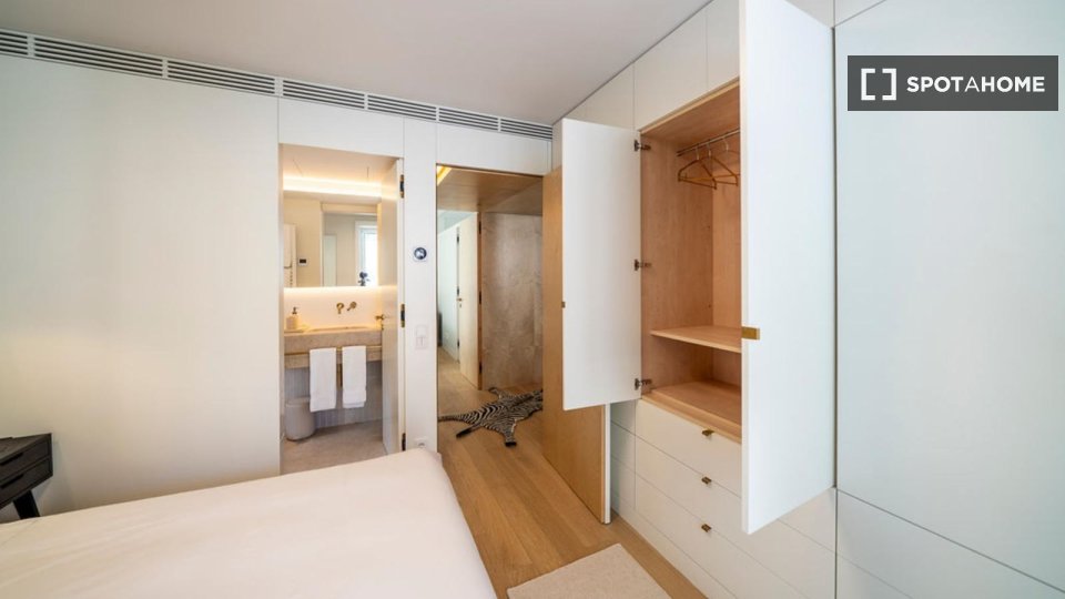 Apartment Lisbon, 2 beds, 101m² — photo 17