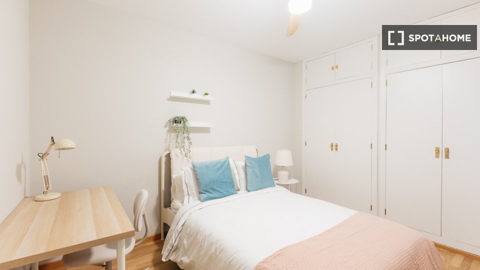 Double room Valencia, 6 beds, 180m² — photo 5