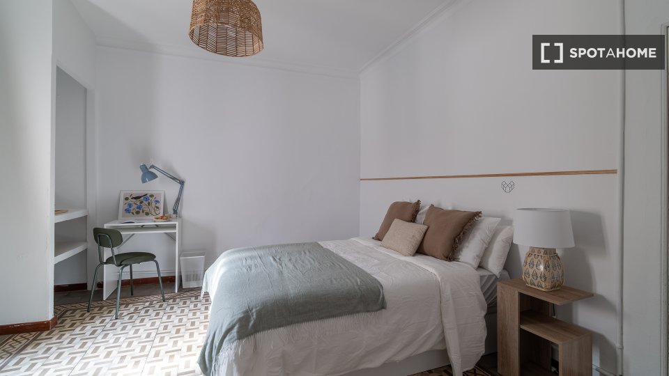 Double room Barcelona, 5 beds, 95m² — photo 16