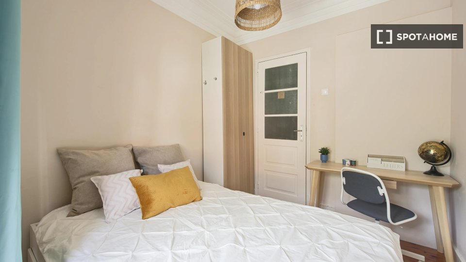 Double room Lisbon, 4 beds — photo 7