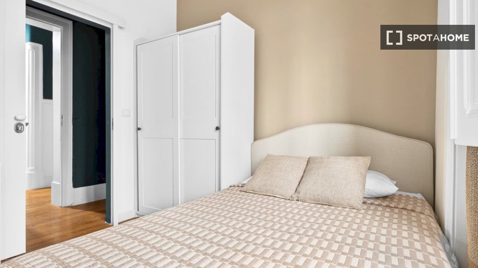 Double room Lisbon, 5 beds — photo 12