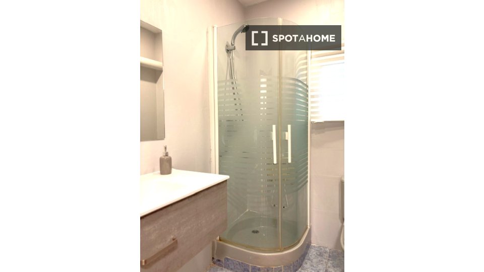 Double room Madrid, 8 beds, 170m² — photo 19
