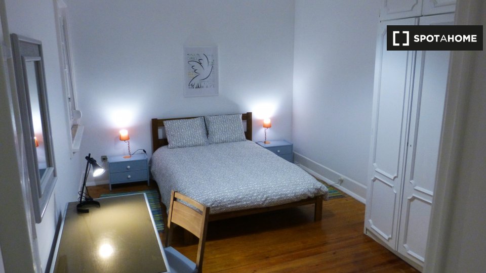 Double room Lisbon, 6 beds, 210m² — photo 1