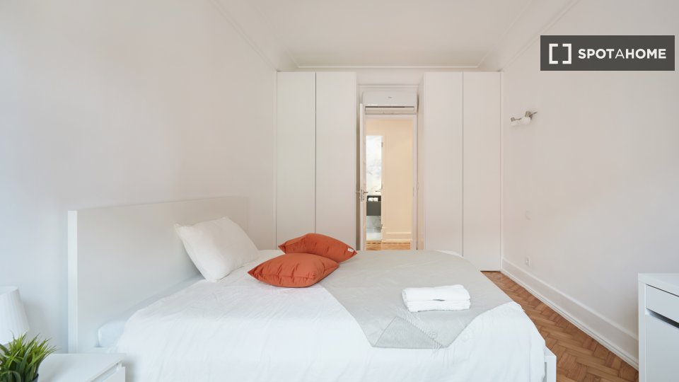 Double room Lisbon, 6 beds — photo 15