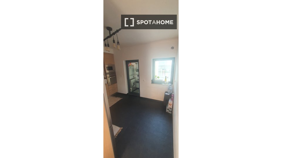 Double room Lisbon, 3 beds, 130m² — photo 12