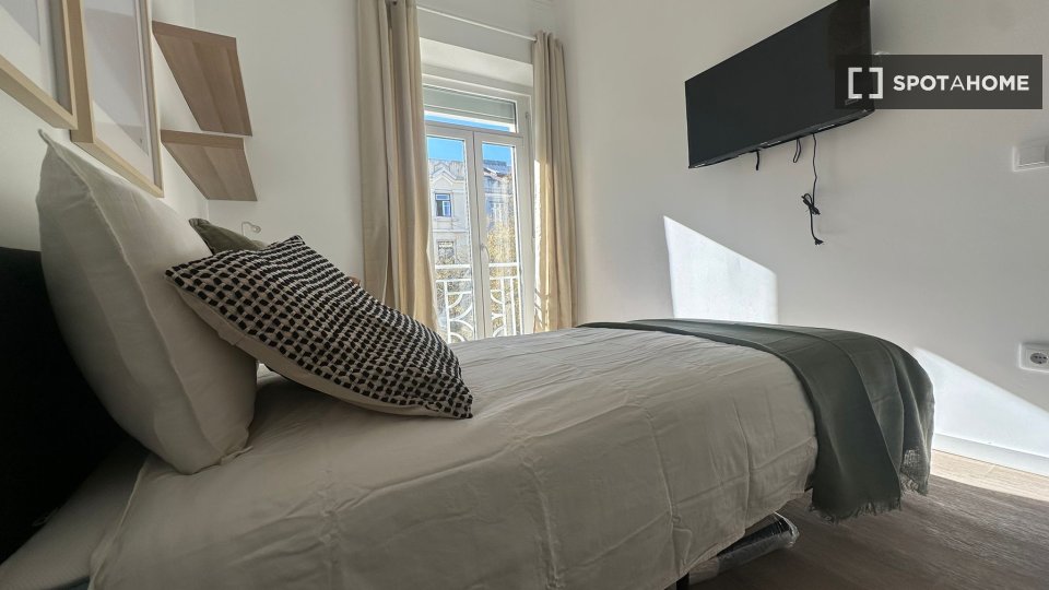 Double room Lisbon, 6 beds, 160m² — photo 11