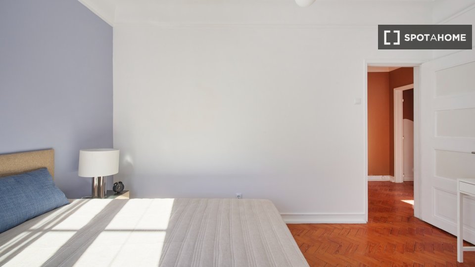 Double room Lisbon, 6 beds — photo 23
