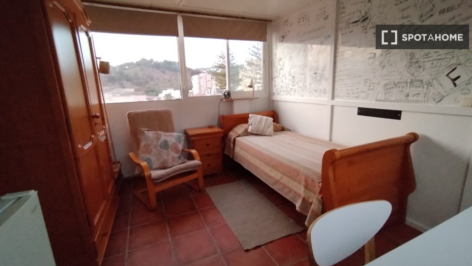 Alquiler de habitaciones en piso de 4 dormitorios en La Victoria