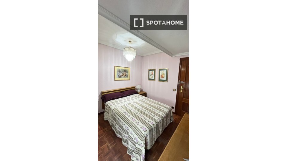 Double room Madrid, 3 beds, 80m² — photo 1