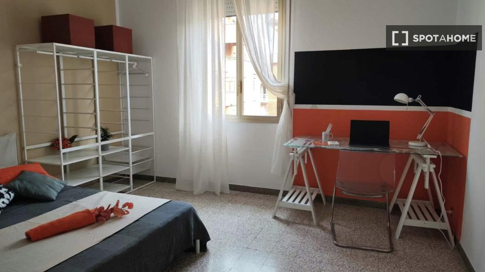 Double room Bologna, 3 beds — photo 17