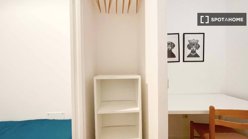 Double room Madrid, 7 beds, 90m² — photo 3