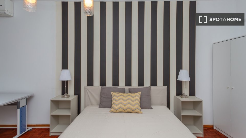 Double room Lisbon, 4 beds — photo 46