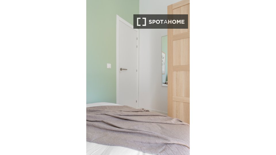Double room Madrid, 10 beds, 173m² — photo 62