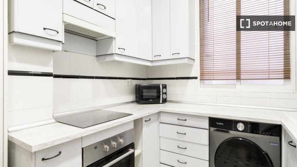 Double room Madrid, 7 beds, 260m² — photo 47