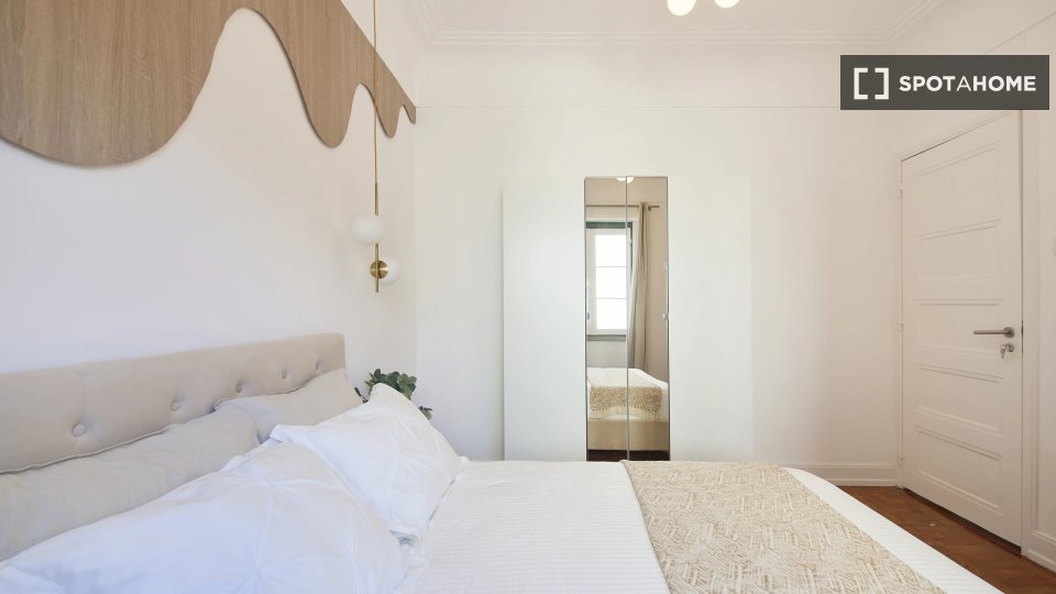 Double room Lisbon, 4 beds — photo 12