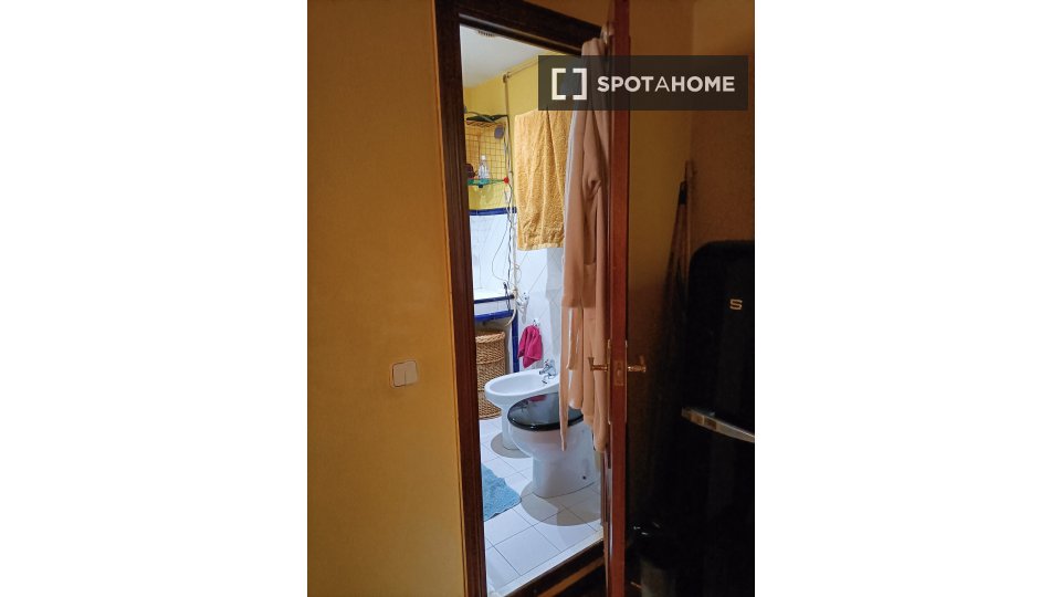 Double room Madrid, 2 beds — photo 3