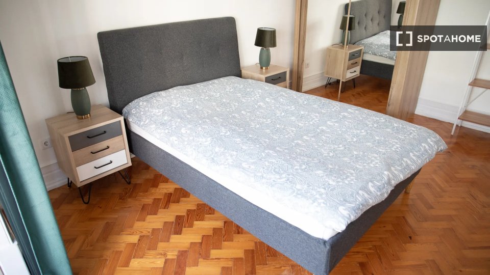 Double room Lisbon, 9 beds — photo 12