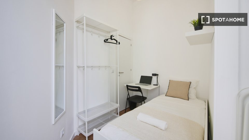 Double room Lisbon, 9 beds — photo 16