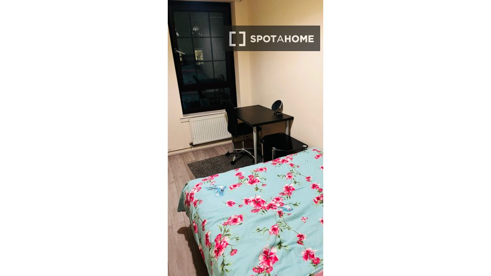 Double room London, 4 beds — photo 1