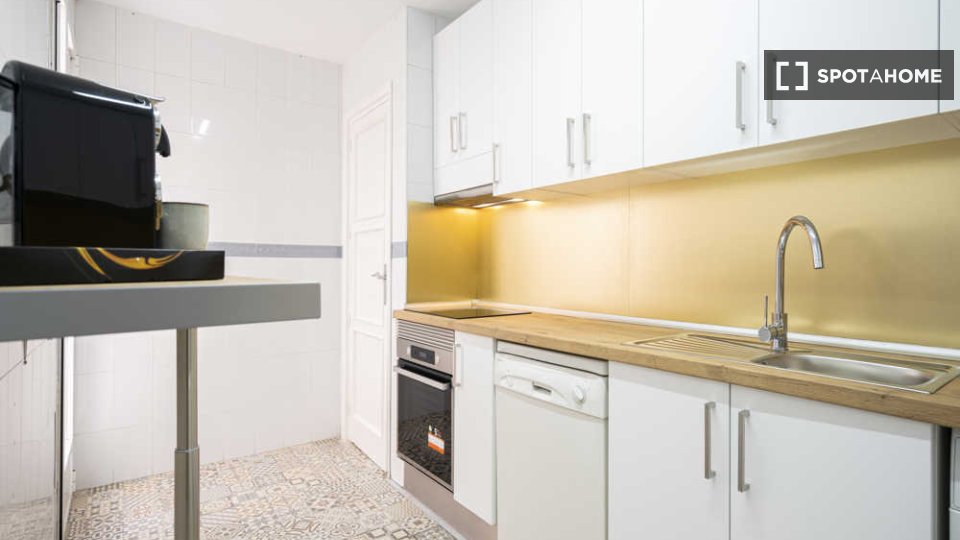Double room Madrid, 5 beds — photo 25