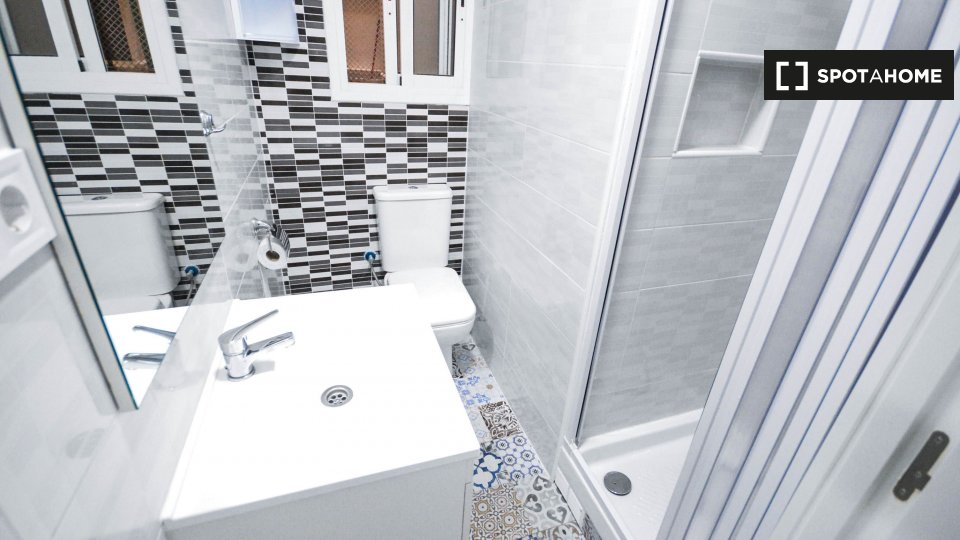 Double room Valencia, 4 beds, 100m² — photo 16