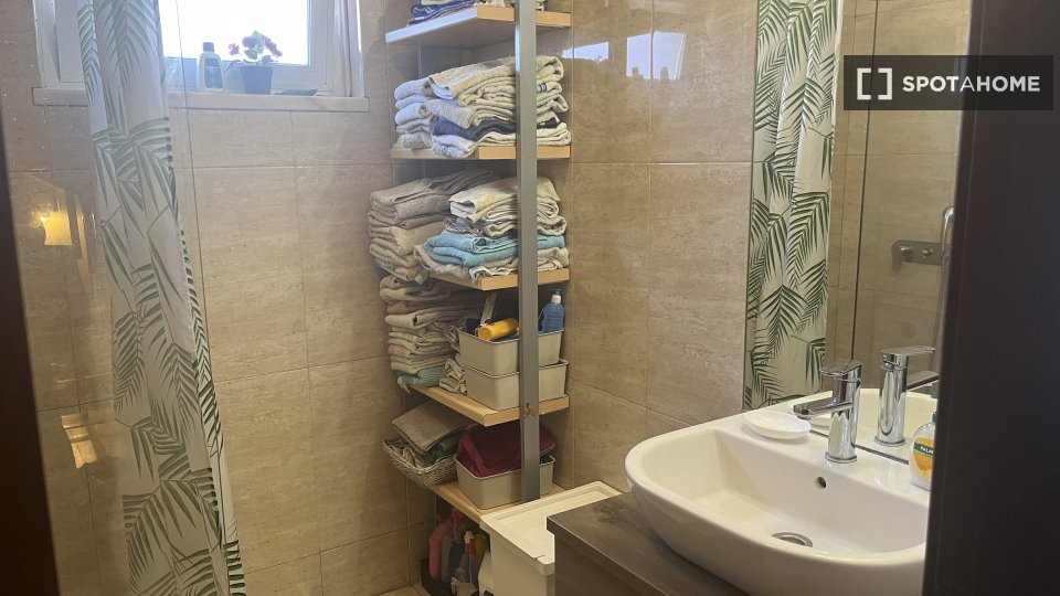Double room Lisbon, 4 beds, 150m² — photo 9