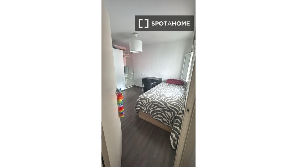Double room Barcelona, 1 bed, 80m² — photo 1