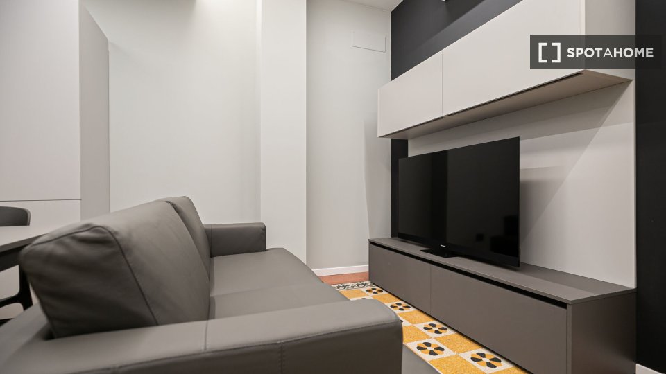 Apartment Milan, 2 beds, 72m² — photo 3