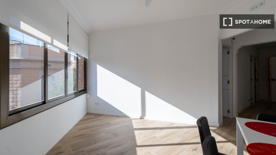Double room Barcelona, 5 beds, 128m² — photo 37