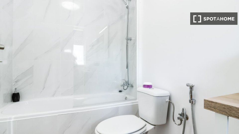 Apartment Lisbon, 2 beds — photo 19