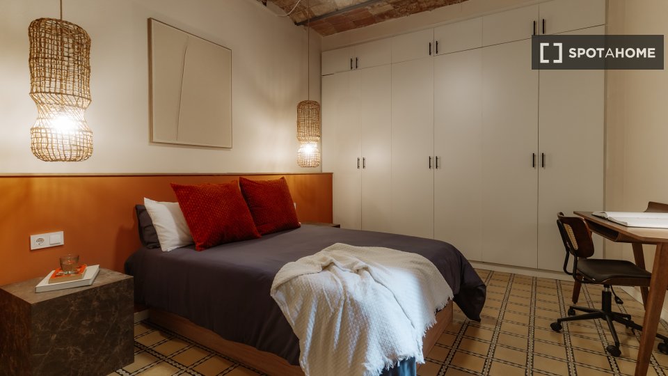 Double room Barcelona, 3 beds, 90m² — photo 8