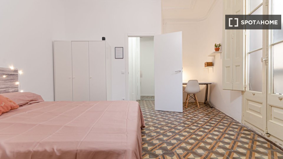 Double room Barcelona, 14 beds, 400m² — photo 11