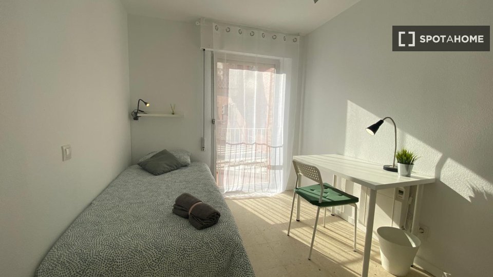 Double room Madrid, 5 beds — photo 18