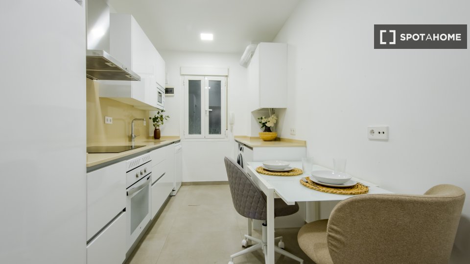 Double room Madrid, 8 beds — photo 13