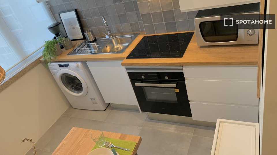 Double room Lisbon, 4 beds, 80m² — photo 11