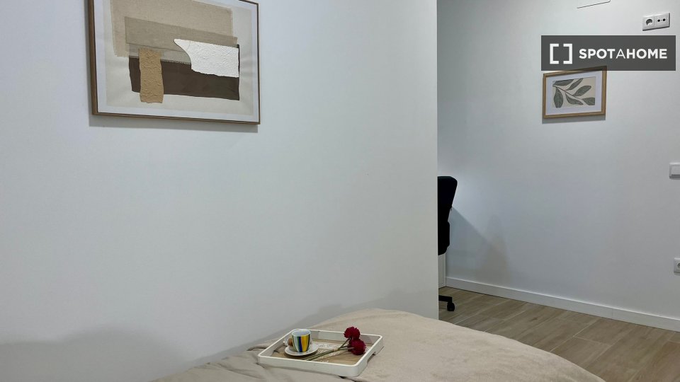 Double room Valencia, 3 beds, 17m² — photo 11