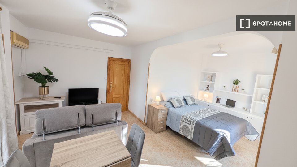 Double room Alicante, 3 beds, 67m² — photo 5