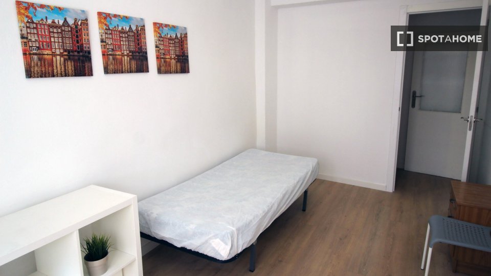 Double room Madrid, 4 beds — photo 5