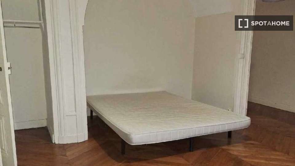 Double room Lyon, 3 beds, 80m² — photo 17