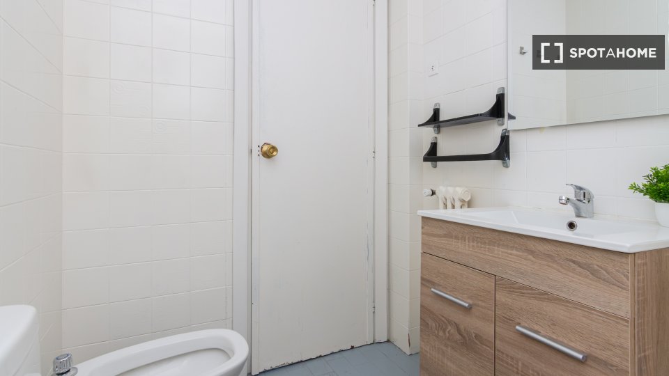 Double room Madrid, 5 beds — photo 32