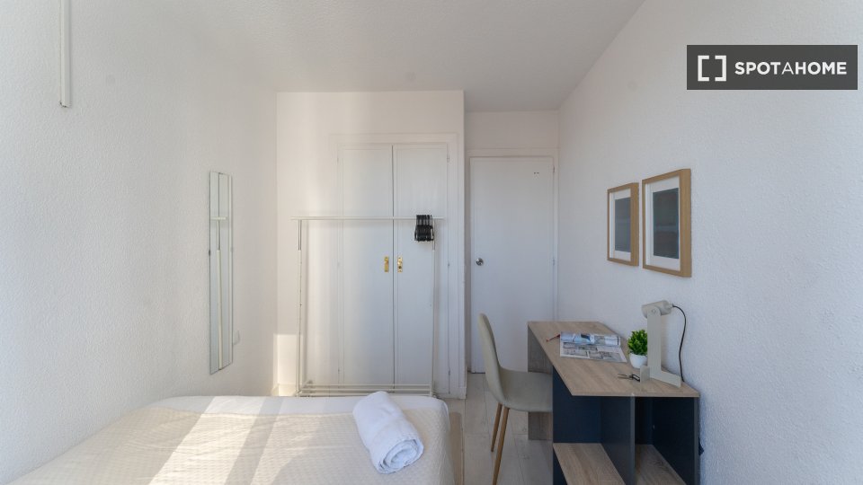Double room Madrid, 6 beds — photo 20