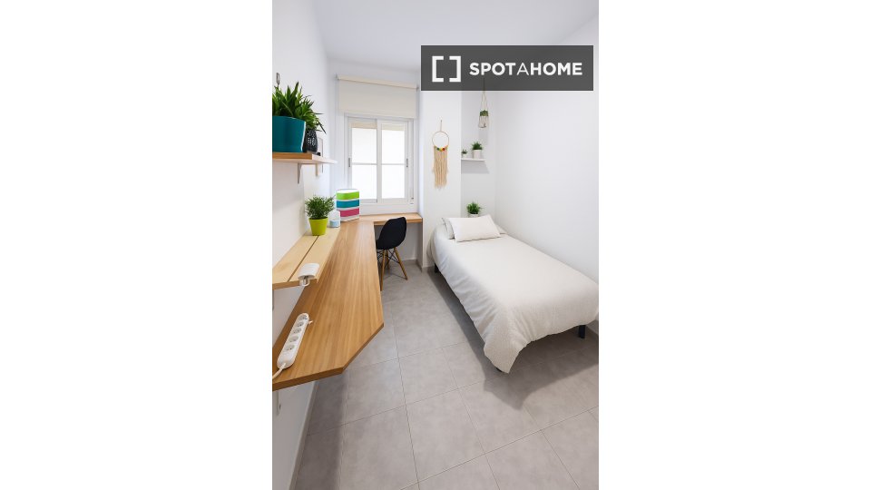 Double room Granada, 5 beds — photo 20