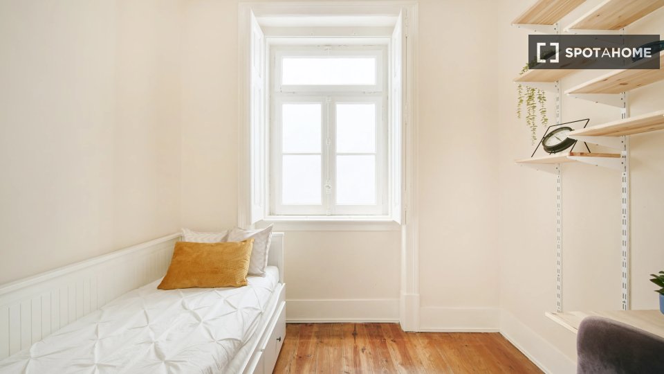 Double room Lisbon, 6 beds — photo 11