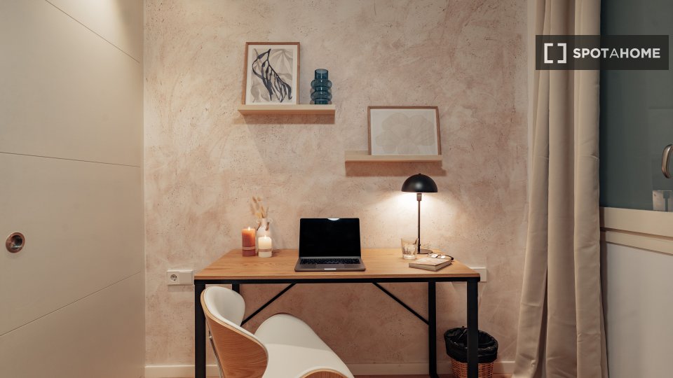 Apartment Barcelona, 1 bed, 65m² — photo 1