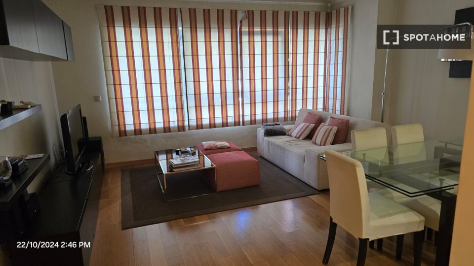 Apartment mono Lisbon, 76m² — photo 2