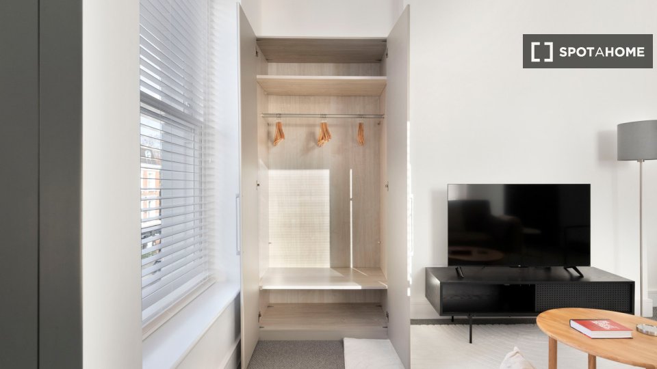Apartment London, 2 beds — photo 18