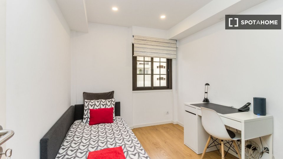 Double room Lisbon, 4 beds — photo 22