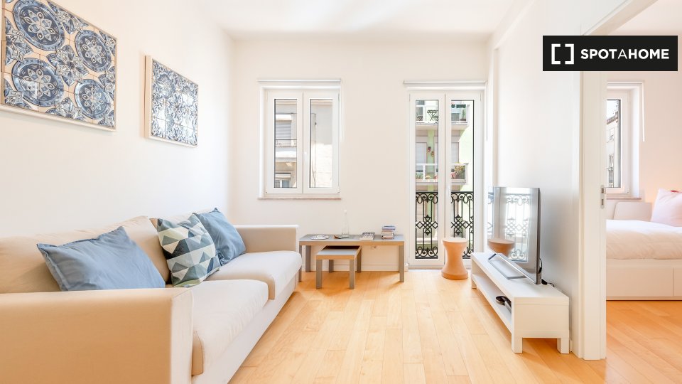 Apartment Lisbon, 2 beds, 65m² — photo 2